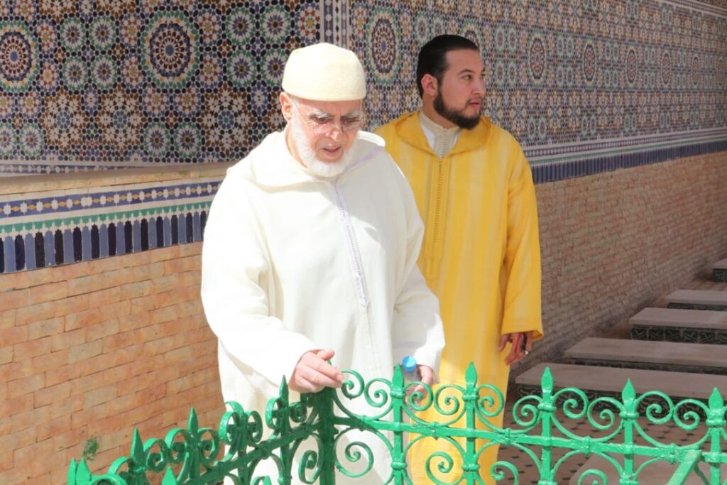 Sidi Jamal et sidi Mouad visitant le cimetière des saints à Madgh.